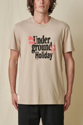 Globe The Underground Holiday Marškinėliai| Surfwax Surf stiliaus aprangos parduotuvė nuo 2010| Laisvalaikio Apranga