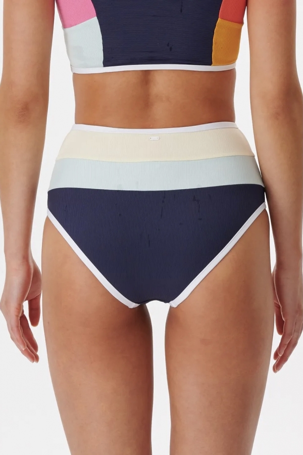 Ripcurl Heat Wave Good Bikini Pant| Maudymosi Kelnaitės | Surfwax Surf stiliaus aprangos parduotuvė nuo 2010