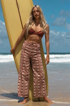 Billabong Free Fall Pants| Moteriškos kelnės| Surfwax Surf stiliaus aprangos parduotuvė nuo 2010| Laisvalaikio Apranga