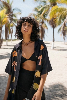 Billabong On Vacation | Moteriški Marškinėliai | Surfwax Surf stiliaus aprangos parduotuvė nuo 2010 | Laisvalaikio Apranga