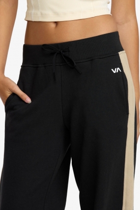 Rvca Benchwarmer Pants| Moteriškos Kelnės| Surfwax Surf stiliaus aprangos parduotuvė nuo 2010| Laisvalaikio Apranga
