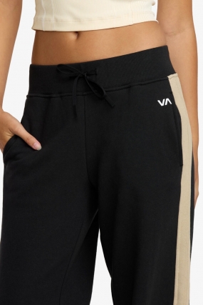 Rvca Benchwarmer Pants| Moteriškos Kelnės| Surfwax Surf stiliaus aprangos parduotuvė nuo 2010| Laisvalaikio Apranga