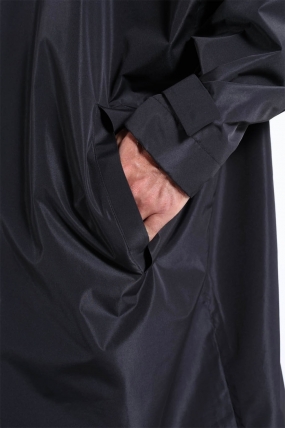 Oxbow OUILLE Black Changing Poncho | 5K/5K Membrane | Waterproof And Breathable | Recycled Materials | Surfwax