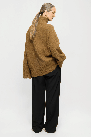 Elvine Neija Women's Sweater | Bronze | Surfwax