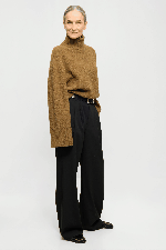 Elvine Neija Women's Sweater | Bronze | Surfwax