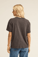 Billabong Adiv Wonderer Tom Boy Moteriški Marškinėliai | Black Sands | Surfwax
